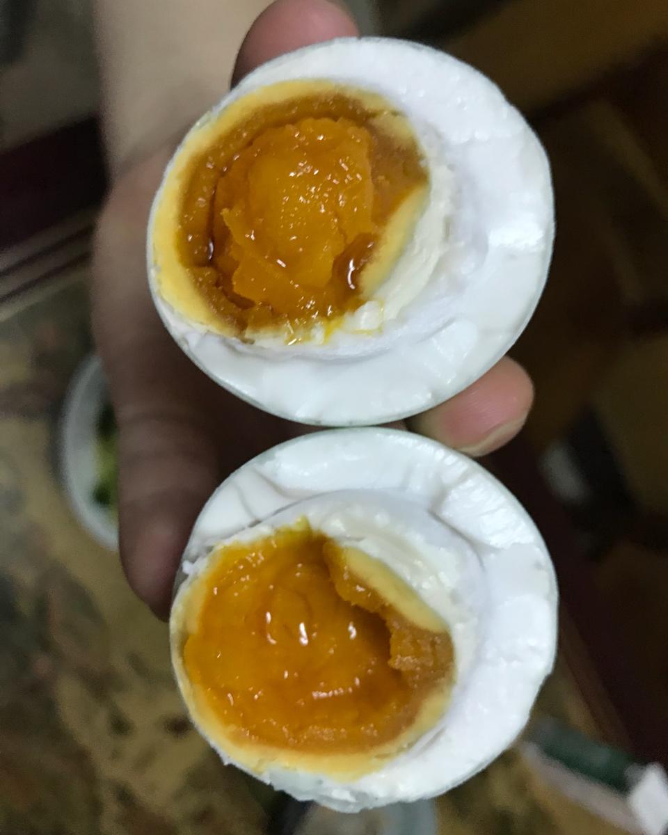 100%出油，原来流油的咸鸭蛋是这样做的——自制咸鸭蛋（多动图，孔瑶的食谱）