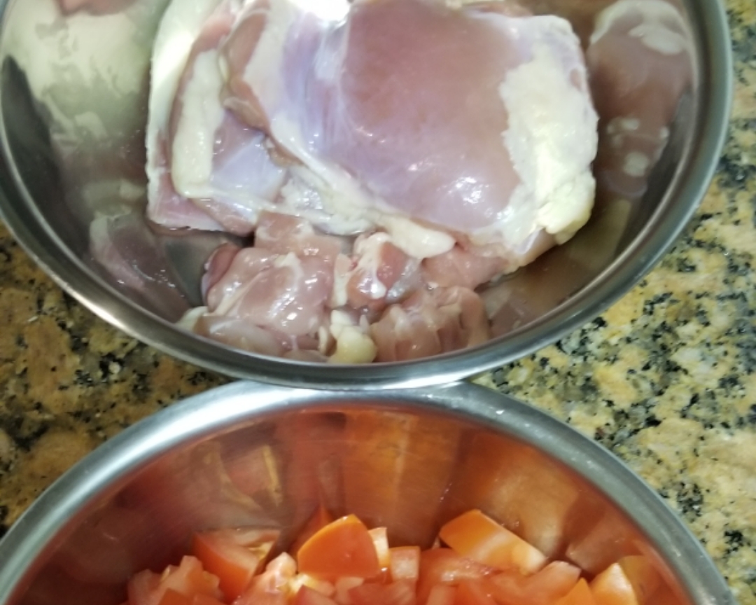 茄汁鸡扒盖饭的做法 步骤1