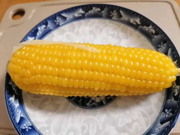 清煮甜玉米的做法