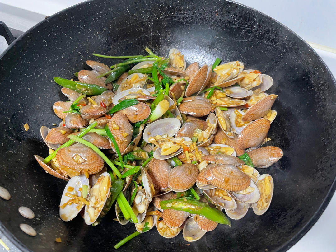 蒜香炒花甲