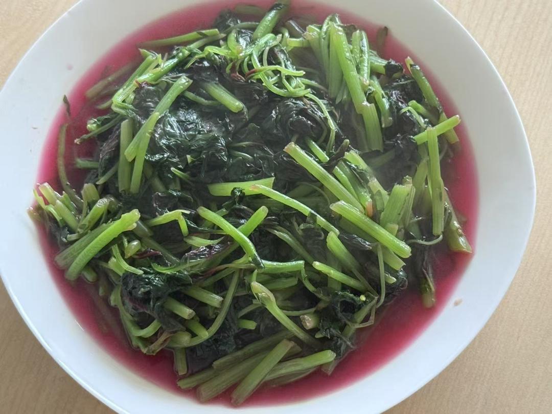 蒜瓣炒苋菜～张爱玲的那碗粉红色回忆