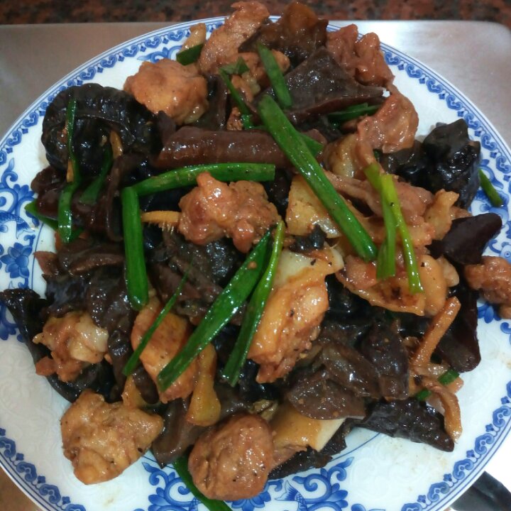木耳炒鸡