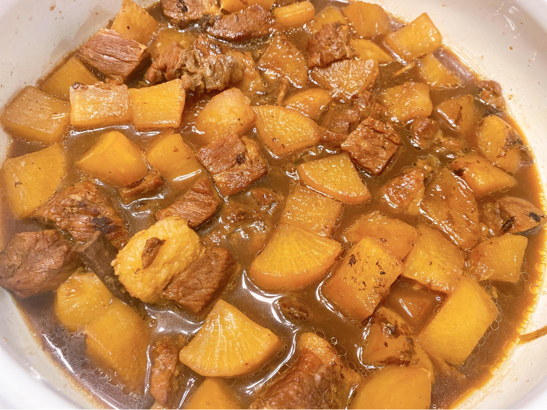 萝卜焖牛腩 （好吃得可以摆摊了）