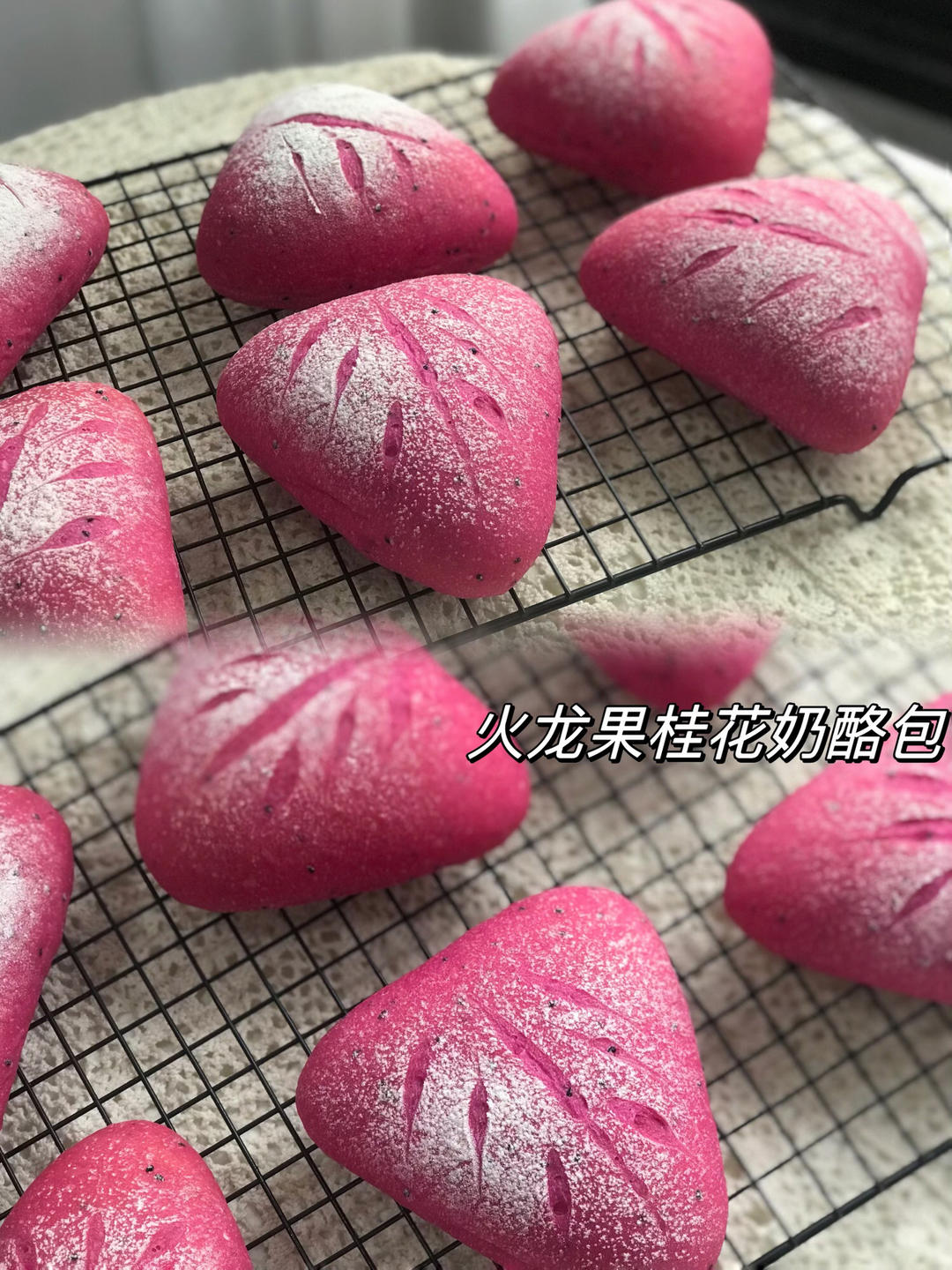 现在火龙果像不要钱一样！趁便宜火龙果面包吧