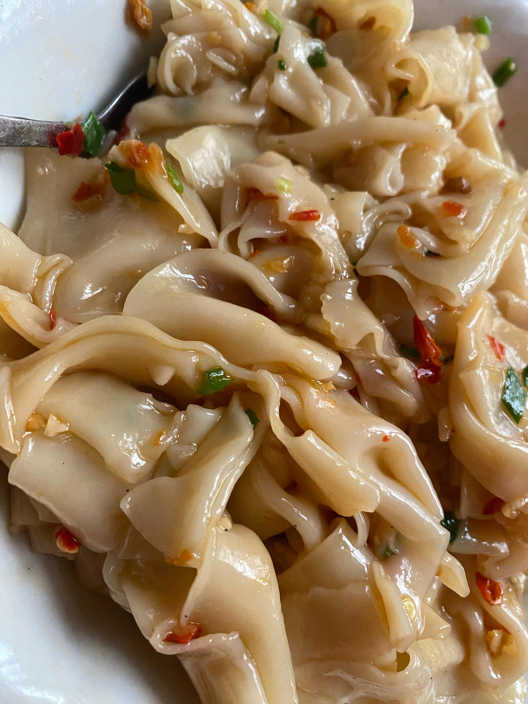 吃剩下的饺子皮用来做油泼面！好吃到流泪