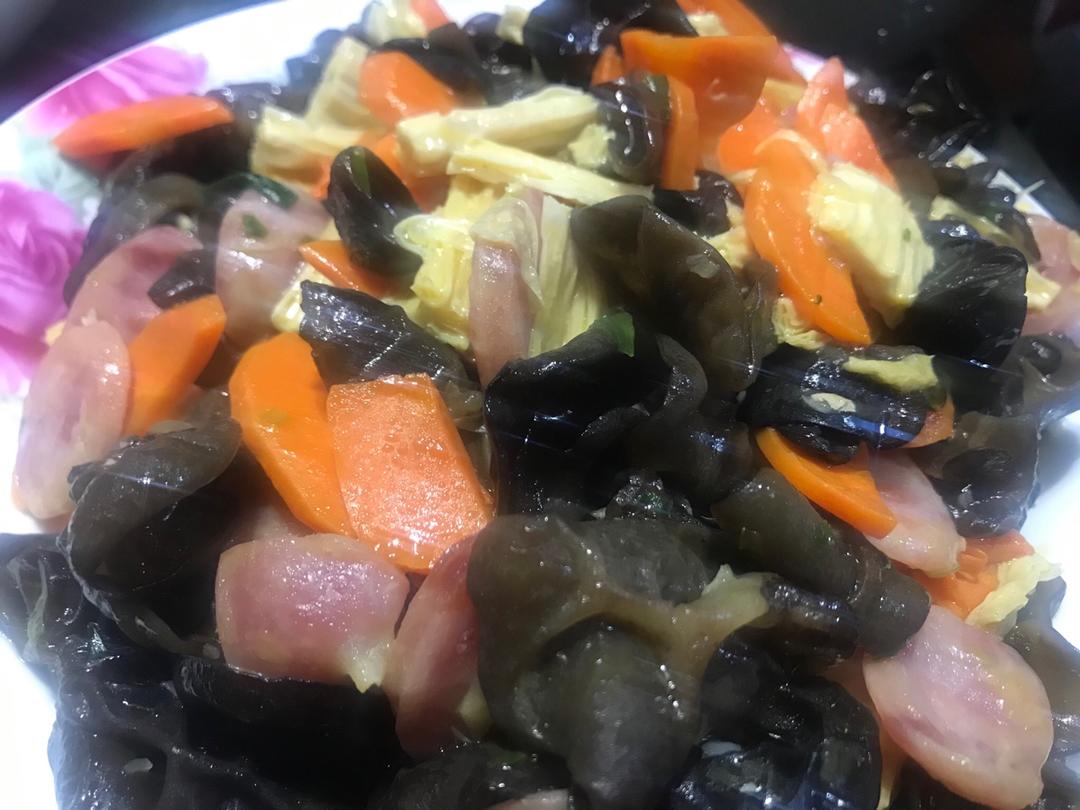 肉炒腐竹木耳胡萝卜