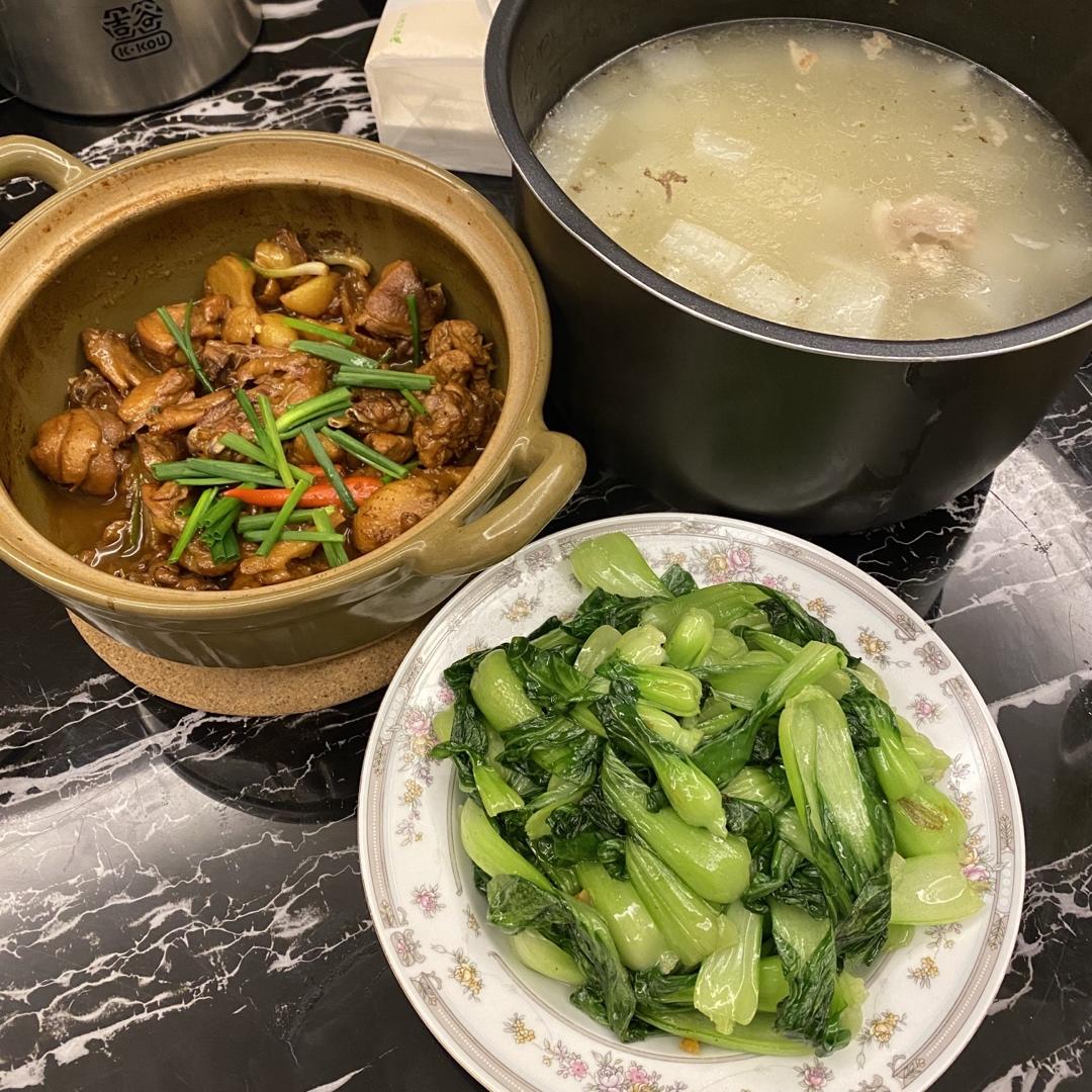 香气火爆口感滑嫩的啫啫滑鸡煲