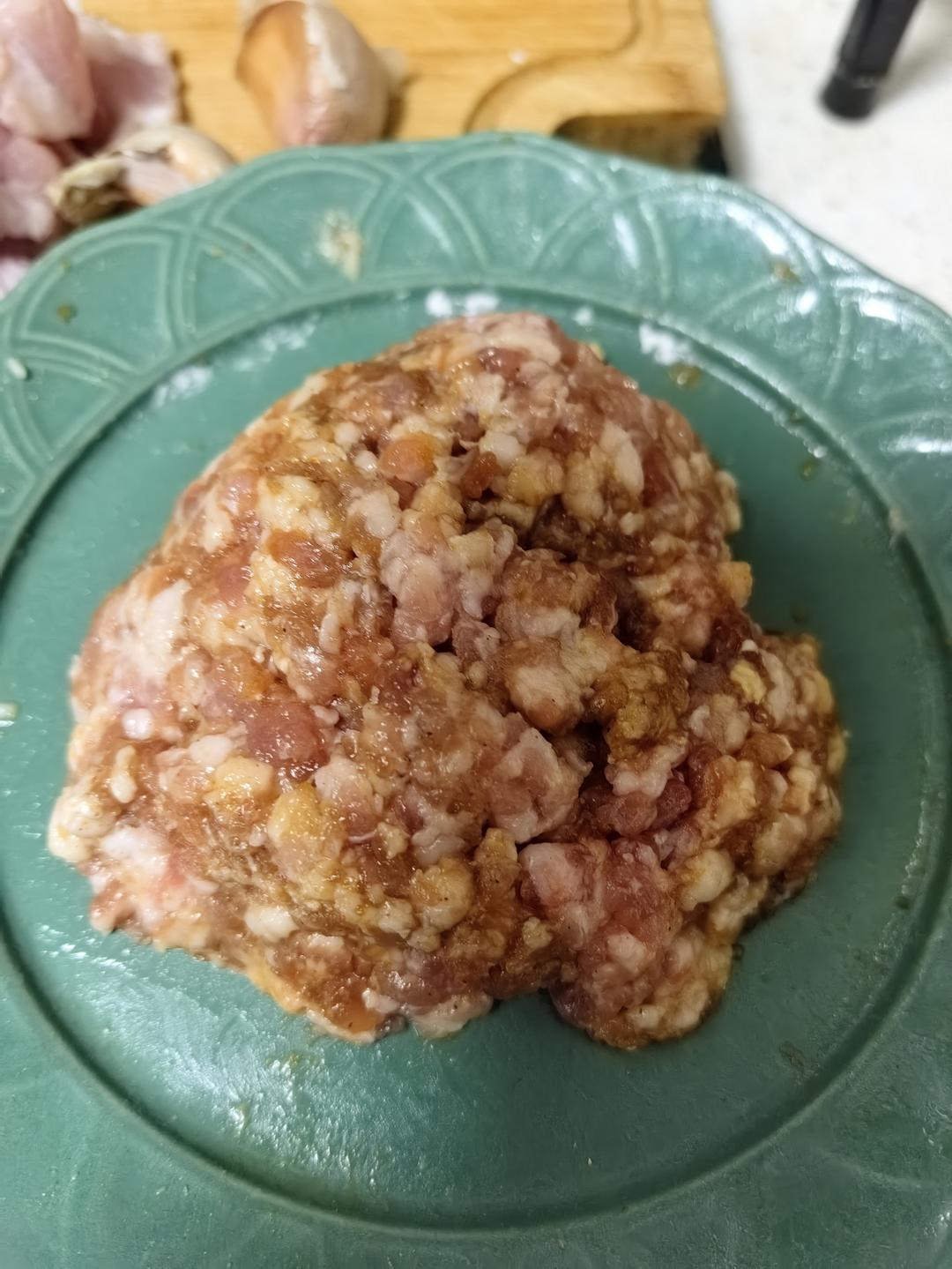 肉沫炒油豆腐的做法 步骤2