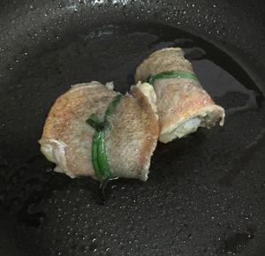 香煎红鱼卷的做法 步骤7