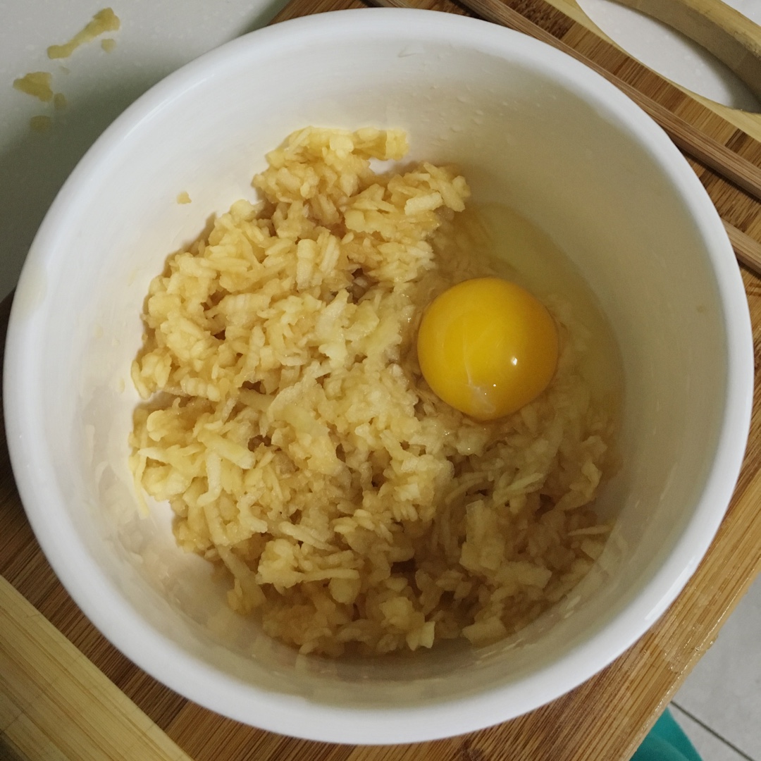 苹果松饼（一岁以上宝宝食用）