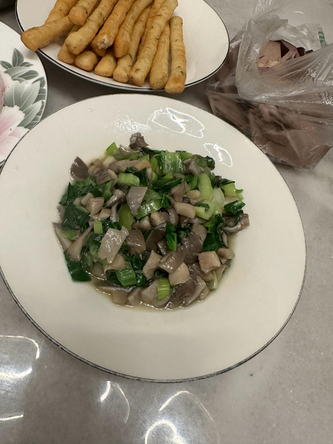 素菜也鲜甜的平菇炒青菜