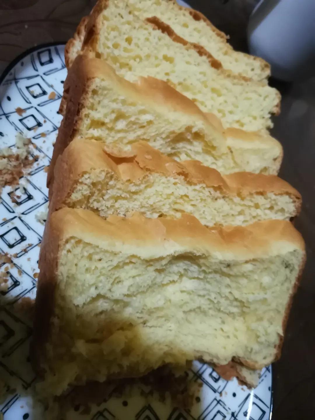 东菱面包机做的柔软拉丝的面包