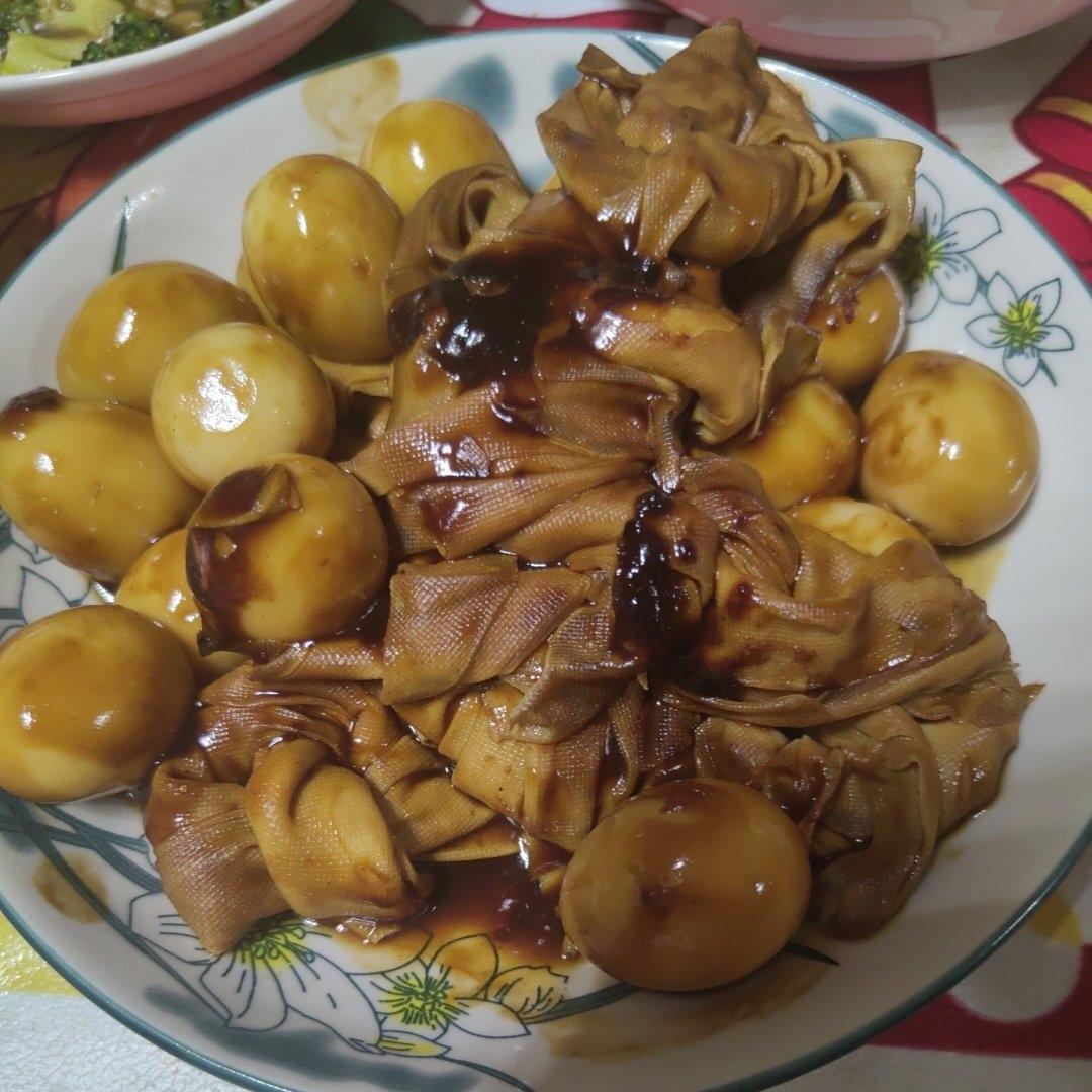 千张烧鹌鹑蛋（千张结的打法和轻松剥鹌鹑蛋法）
