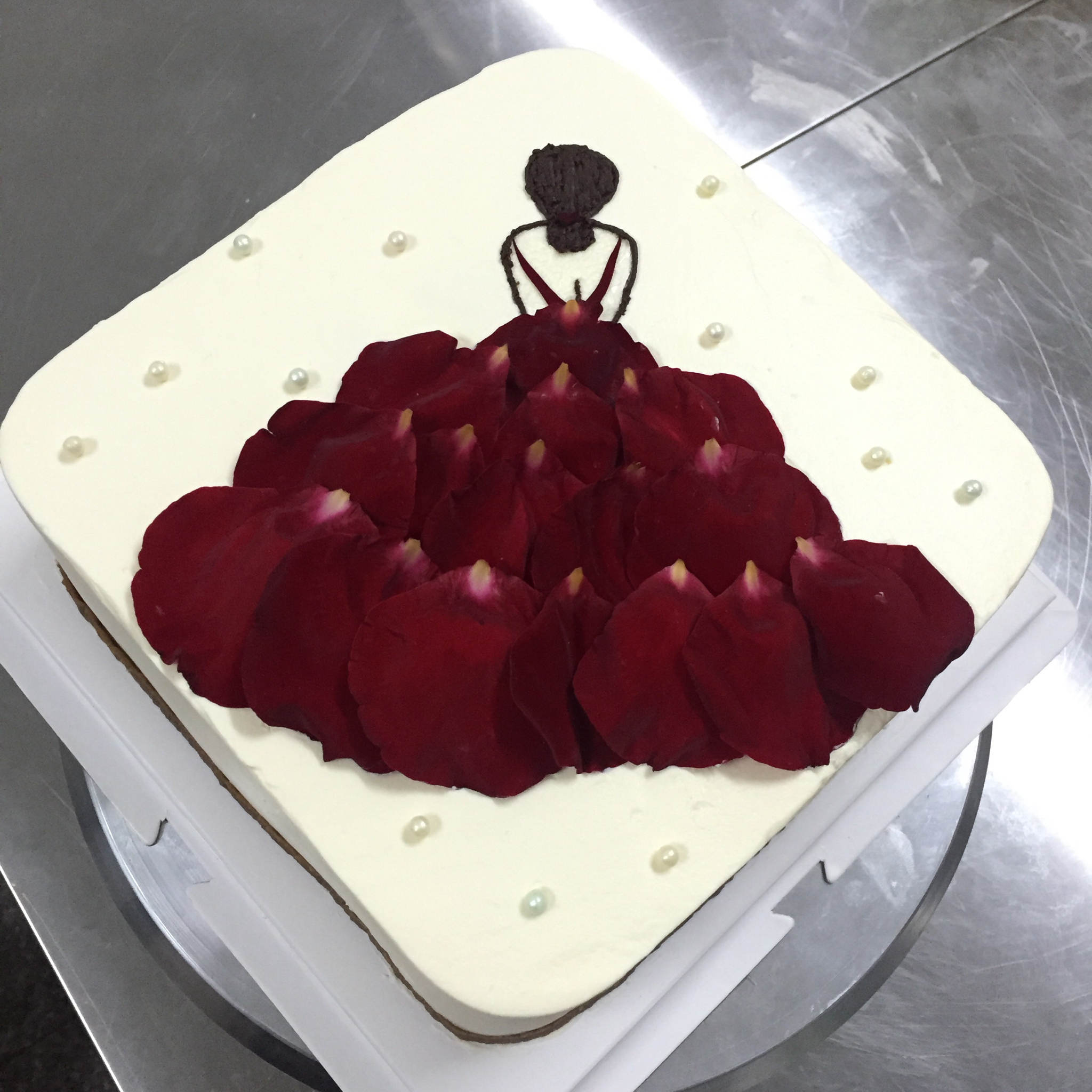 玫瑰花瓣生日蛋糕