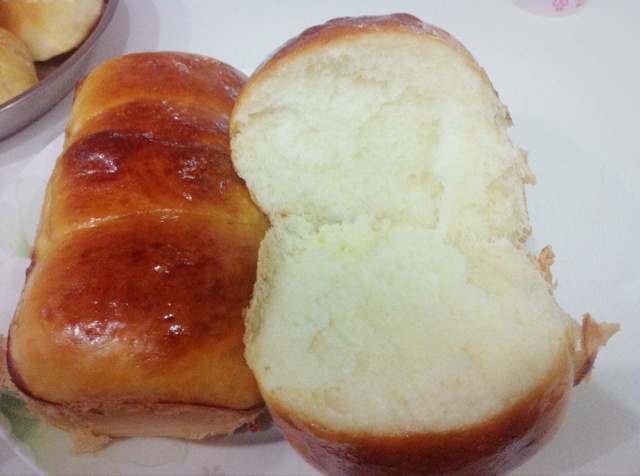 毛毛虫烤肠面包--附面包机揉面心得