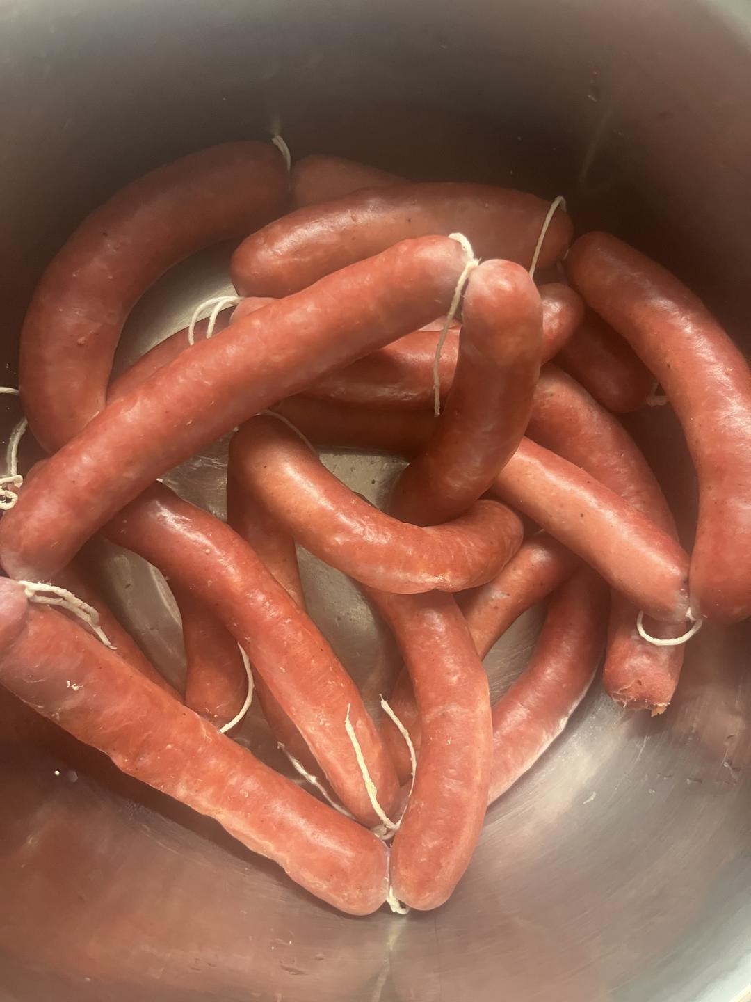 实验多次味道终于满意了～黑椒脆皮烤肠