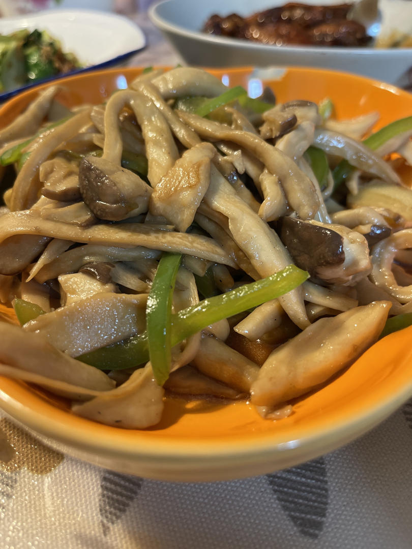 手撕杏鲍菇炒青椒