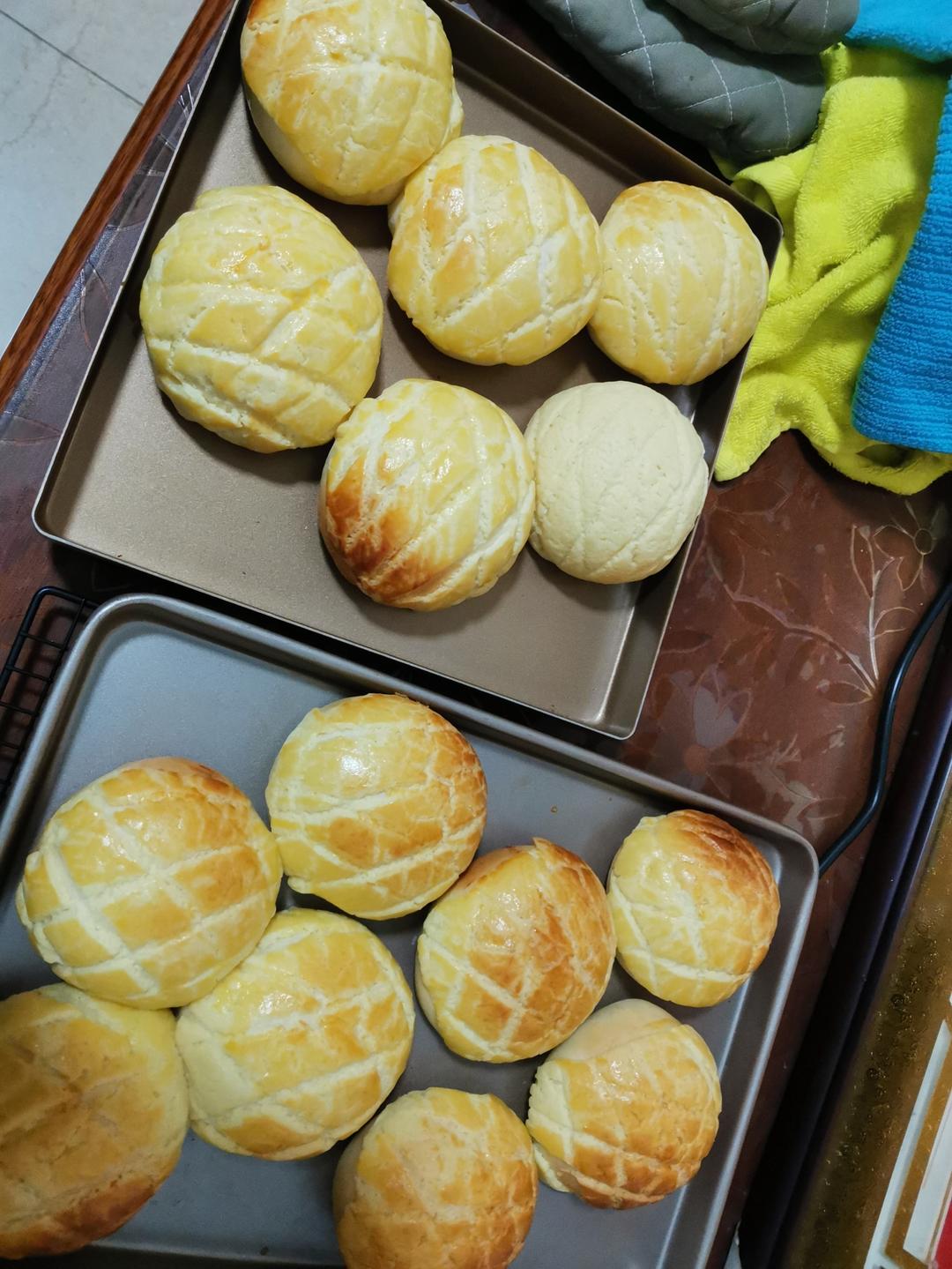 好吃到炸裂的港式菠萝包（附带制作酥皮的小视频）