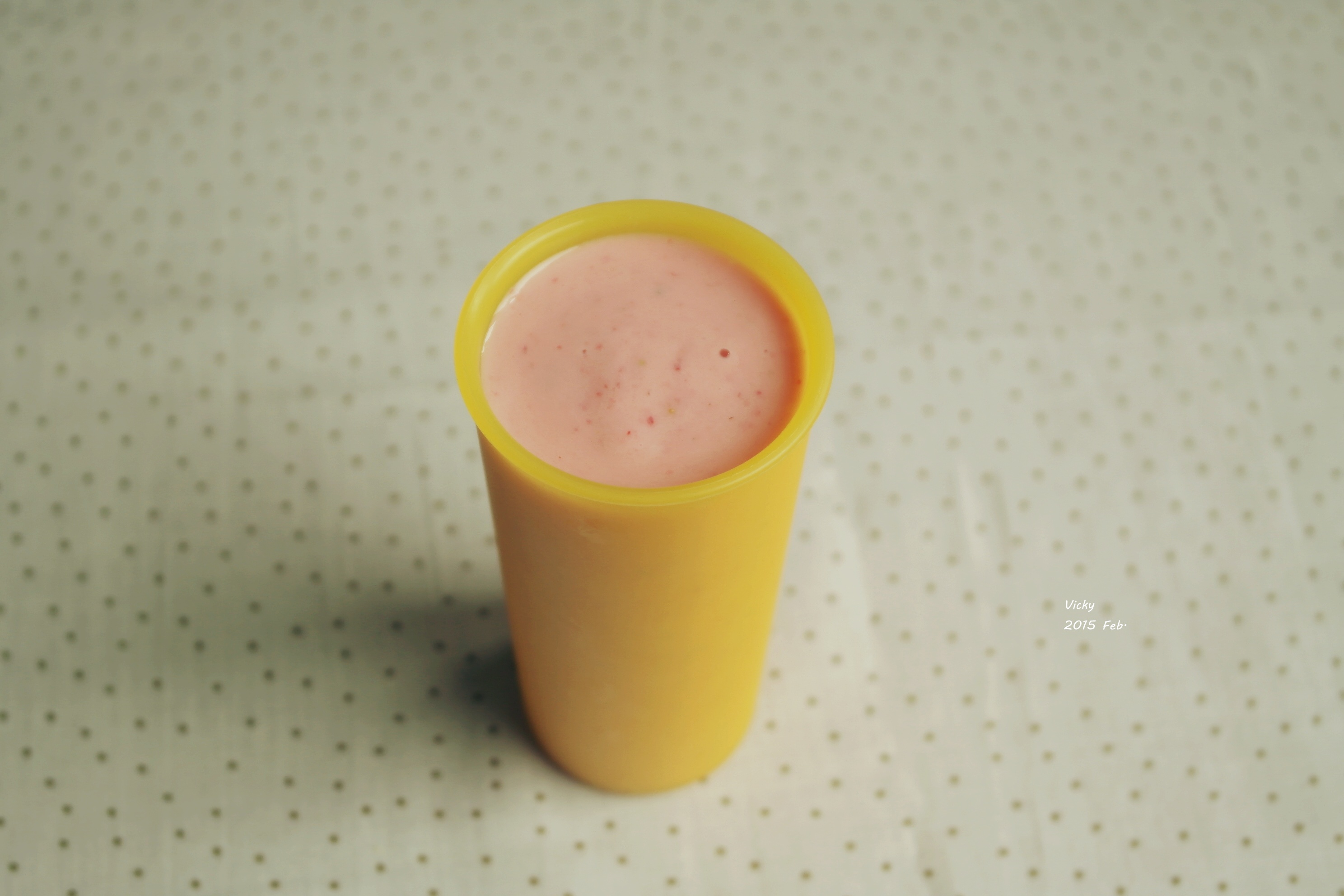 夏天的前奏--<草莓奶昔/strawberry milkshake>