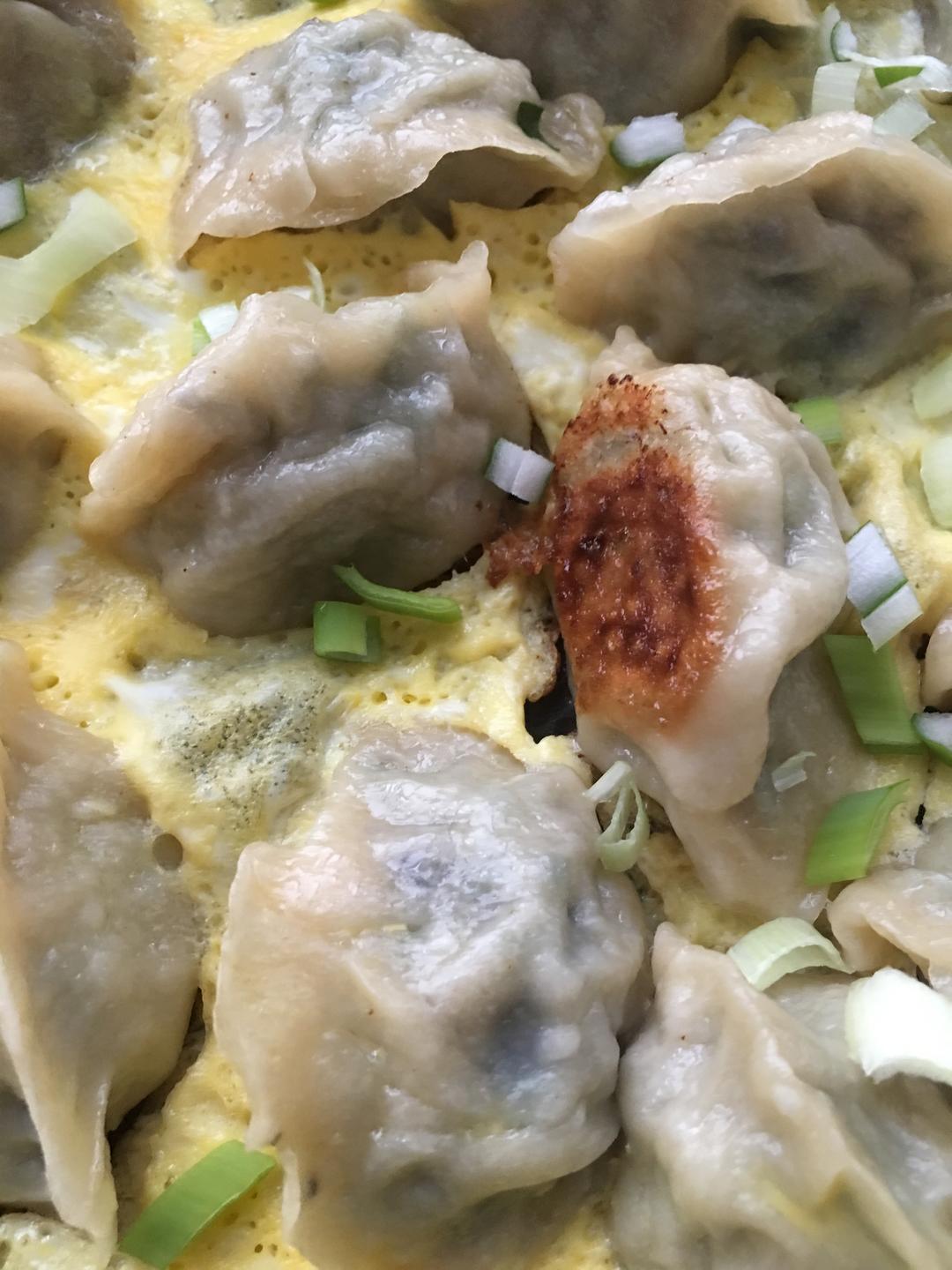 冻饺子高颜值做法－抱蛋煎饺的做法