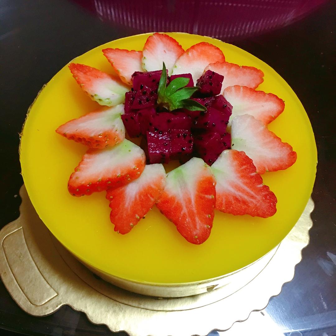 fragrance林做的芒果慕斯蛋糕