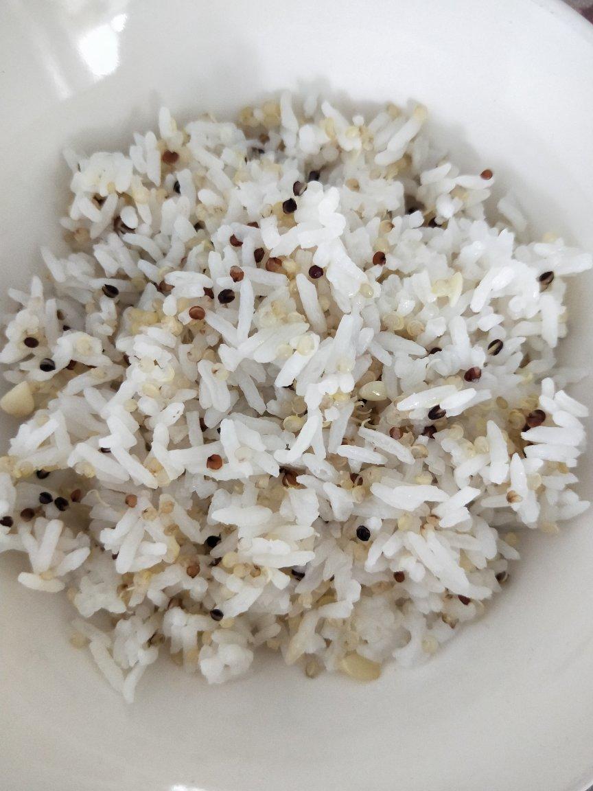 手机用户1008_v2ir做的三色藜麦米饭