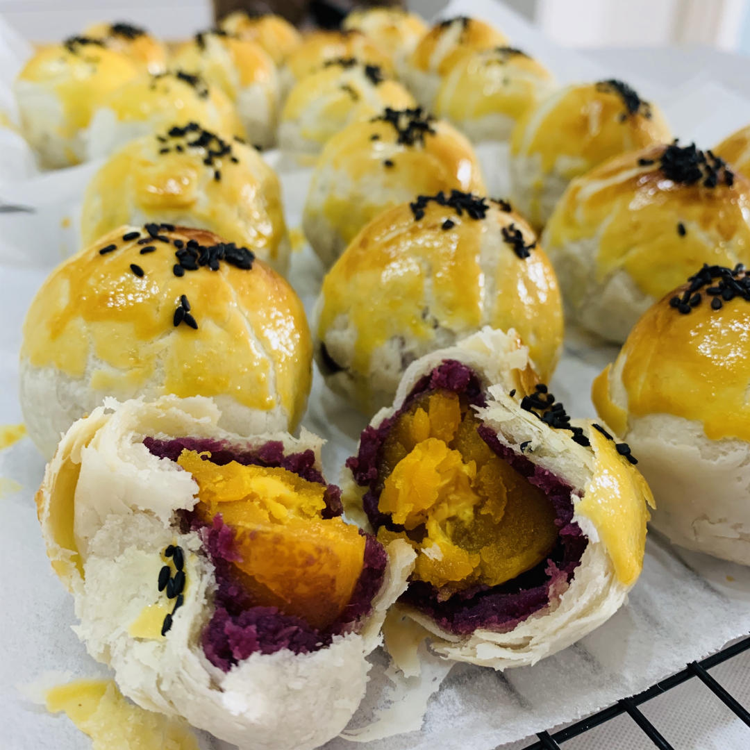 蛋黄酥（超详细步骤，附红豆沙馅做法）