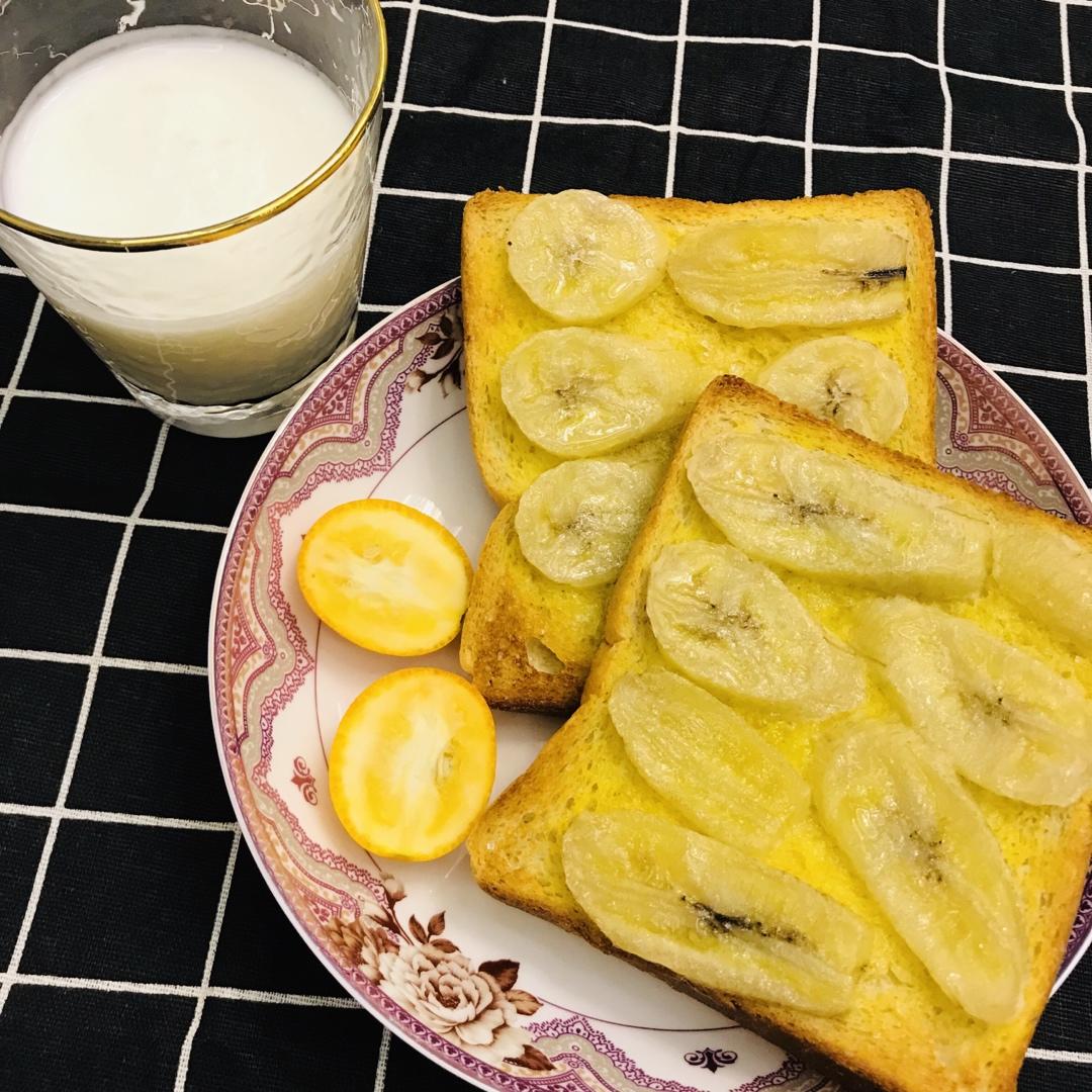 酥脆香甜的黄油香蕉烤吐司