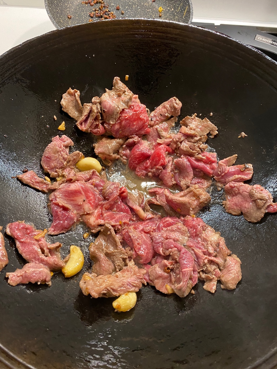 孜然牛肉炒洋葱（无需腌制的快手菜）的做法 步骤2