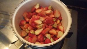 酸甜草莓酱的做法 步骤2