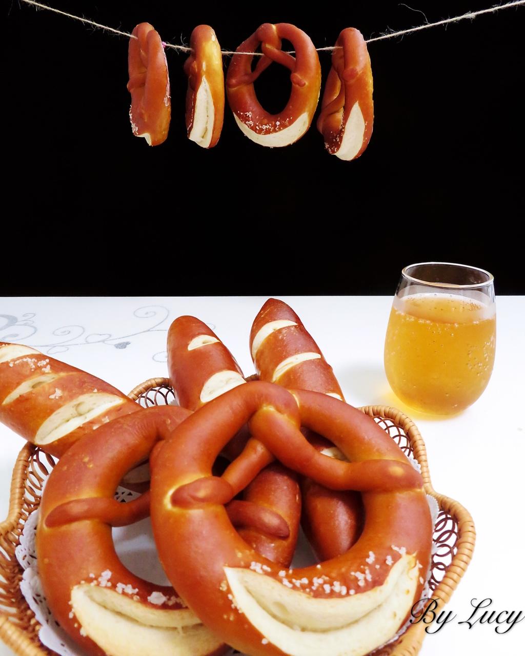 德国碱水面包Brezen（普雷节、巴伐利亚面包、扭结面包）