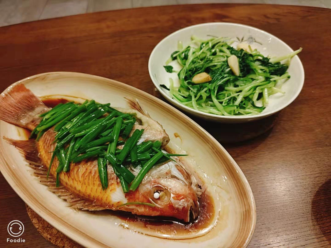 清蒸红鲷鱼（自配浇汁）