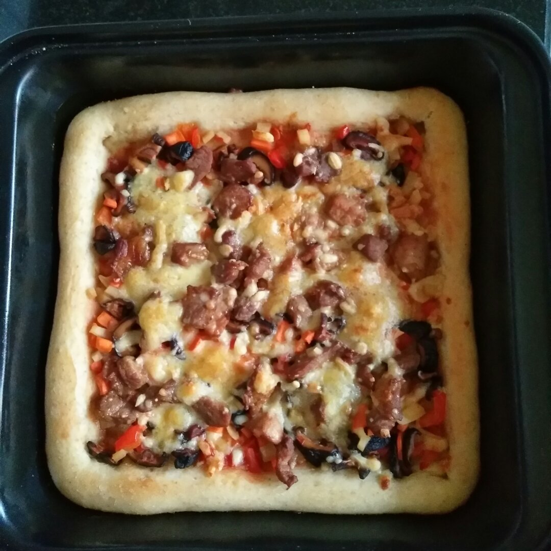 蘑菇火腿心花边比萨