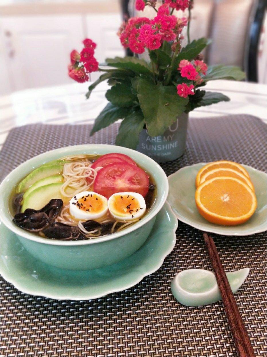 香辣粉条挂面汤