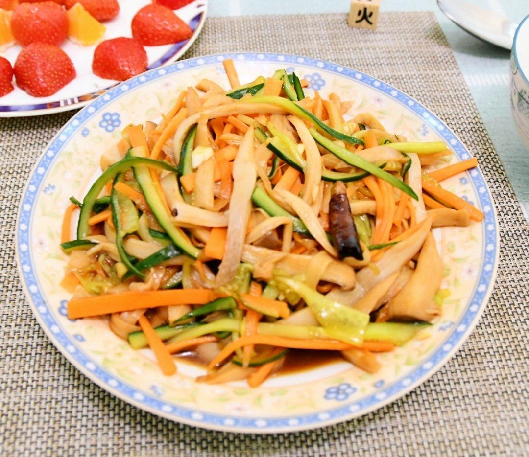 椒香杏鲍菇虫草花拌黄瓜（快手菜/凉拌菜）