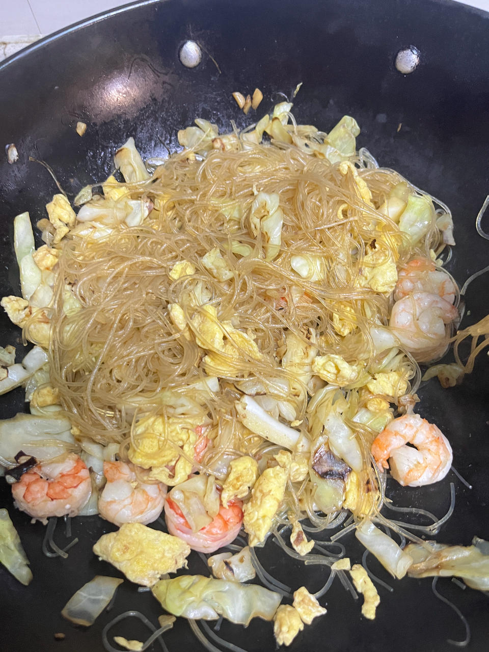 做鸡蛋炒粉丝，千万不要直接炒，多加一步，好看又好吃
