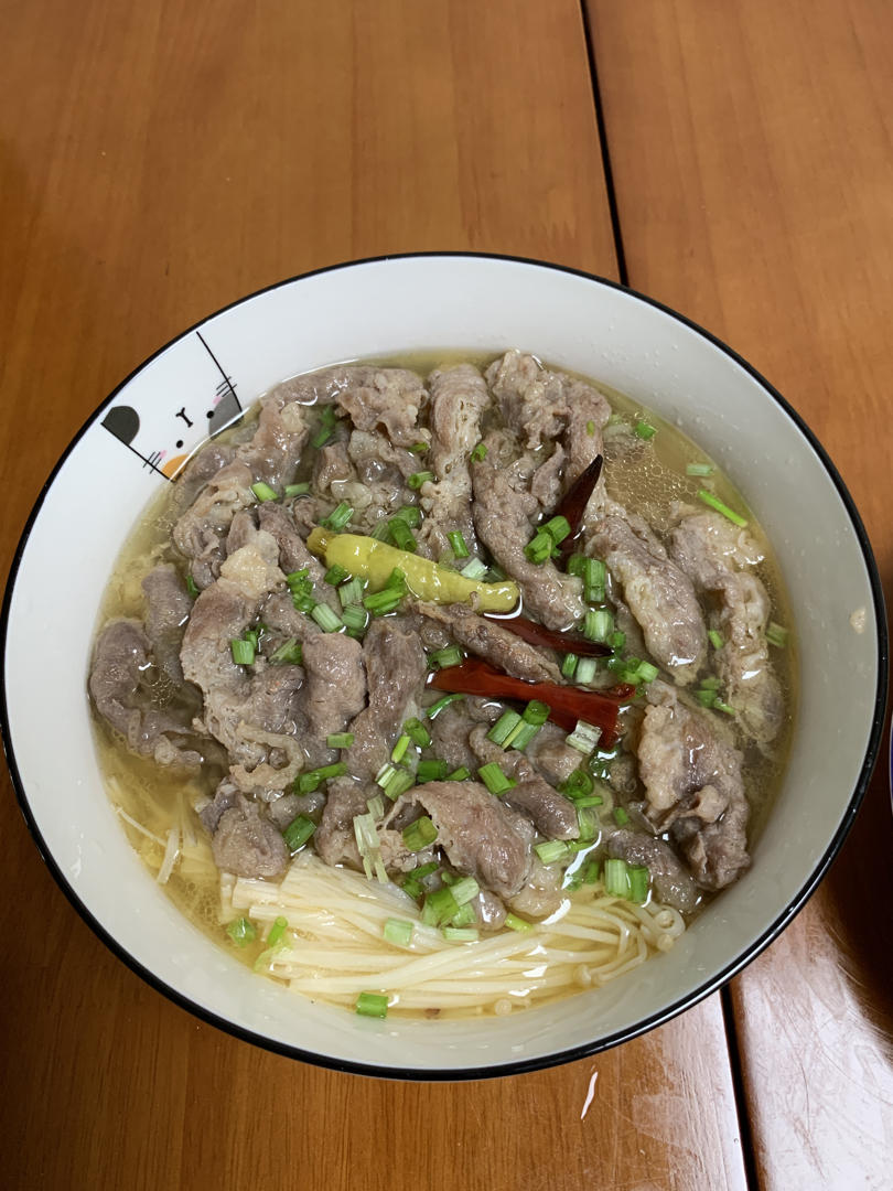 酸汤肥牛金针菇