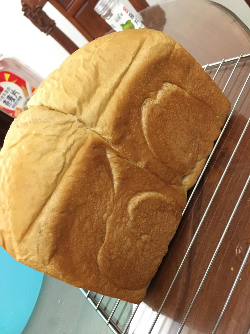 用烤箱自己做面包--手工牛奶吐司面包