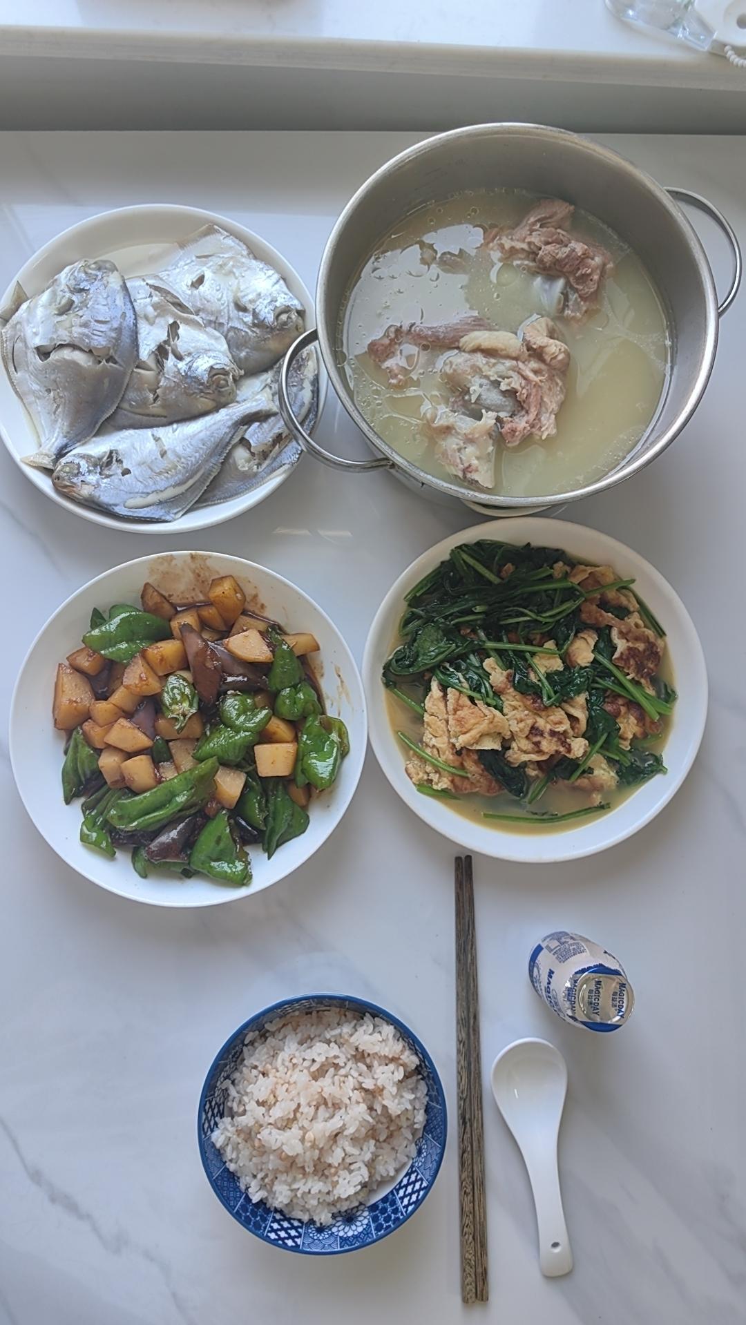 把梦想 化成了灶台上的一天又一天。