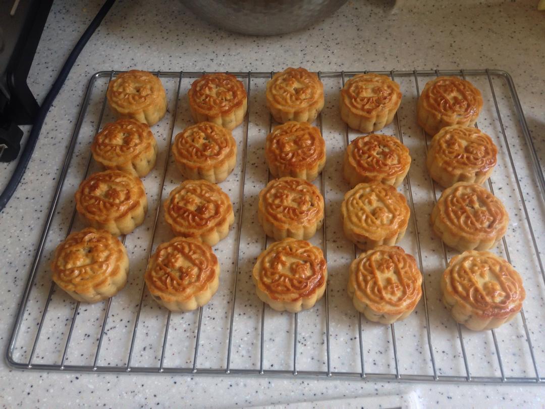 广式月饼—蛋黄芝麻月饼