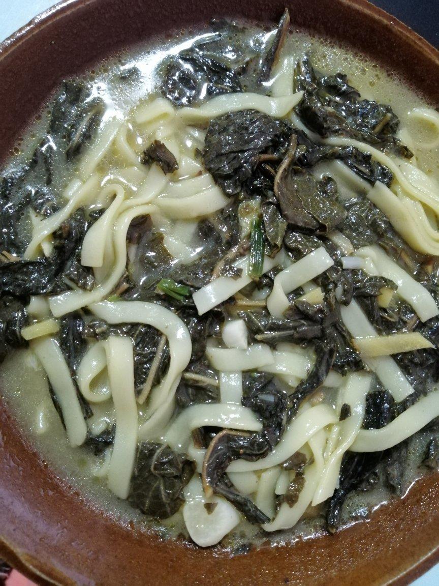 老家特产'芝麻叶面条'