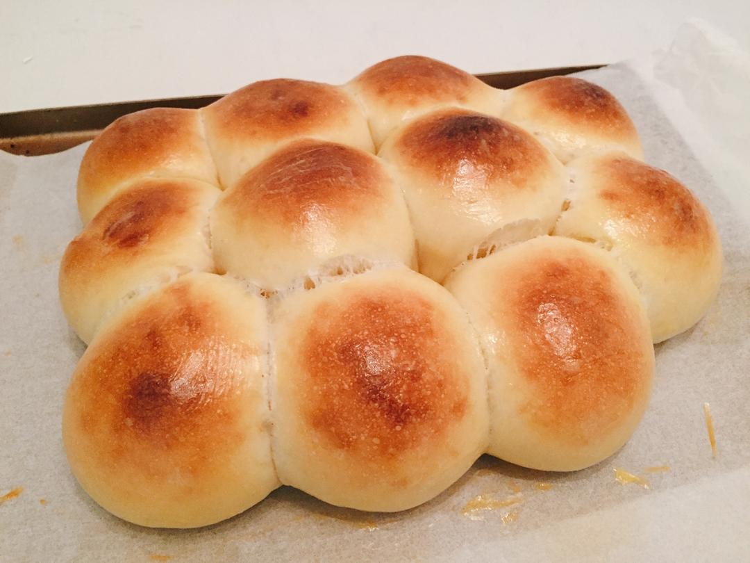 大人小孩都爱不释口的【蜂蜜牛奶小餐包】