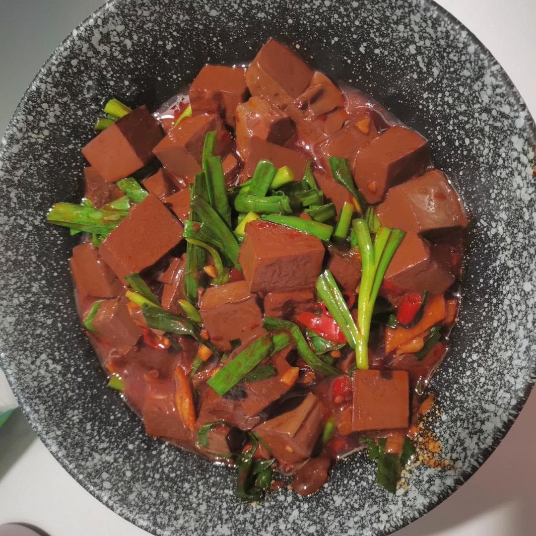 厨师长教你：“韭菜烧鸭血”的正宗做法，非常下饭