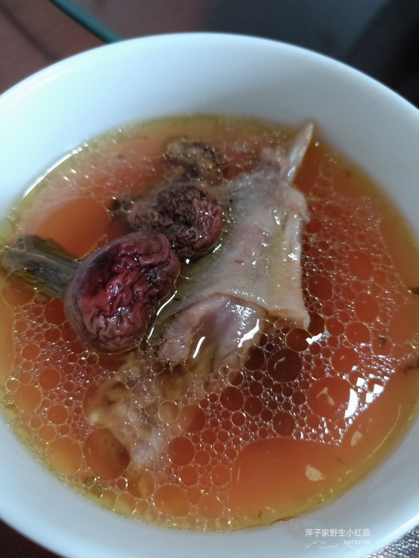 野生红菇鸭肉汤的做法