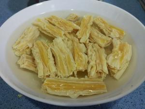 蒜蓉菠菜腐竹的做法 步骤2