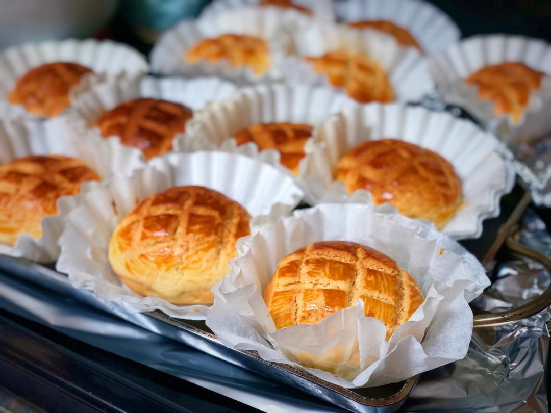 好吃到炸裂的港式菠萝包（附带制作酥皮的小视频）