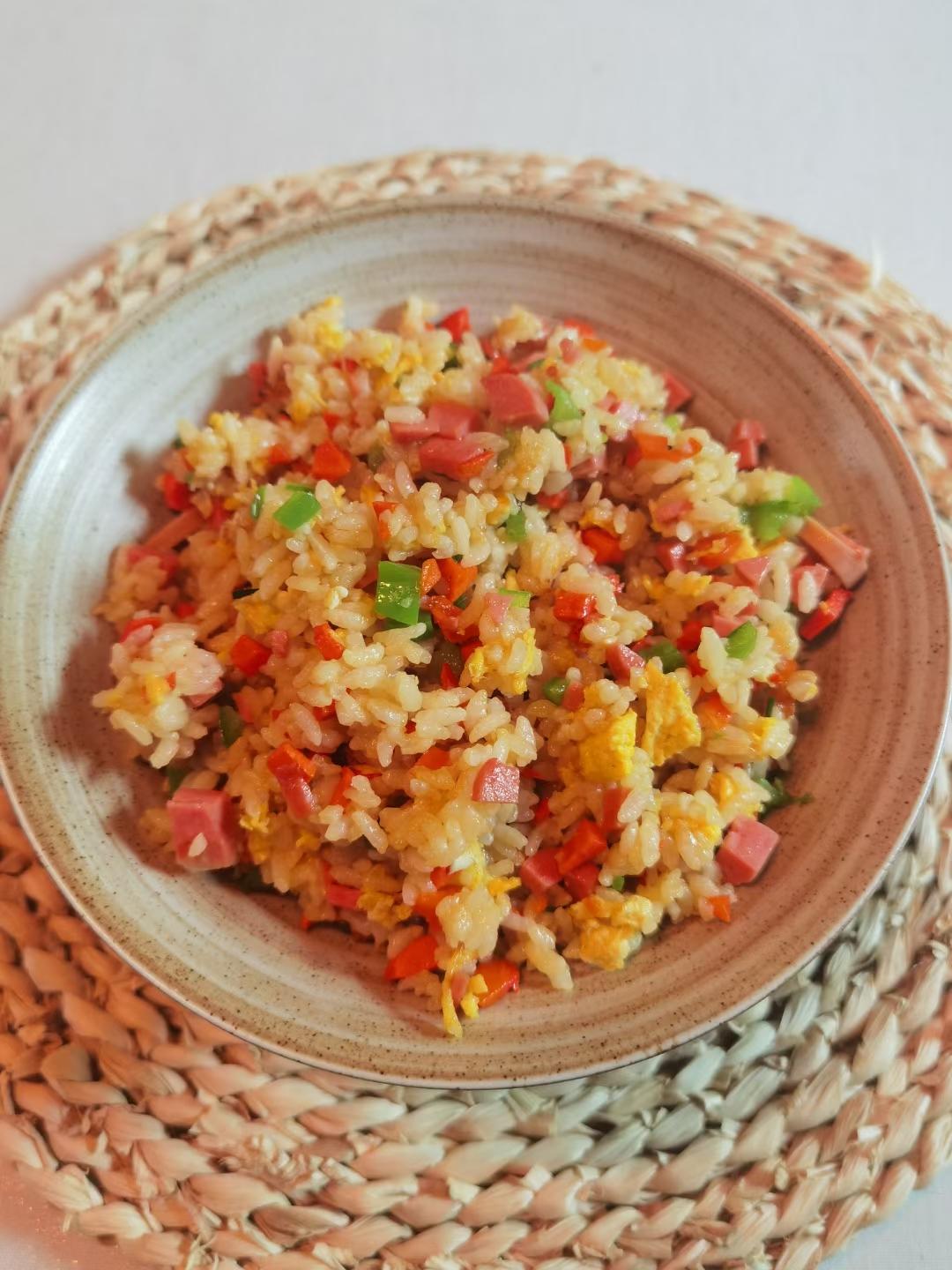 超级好吃的酱油火腿蛋炒饭！