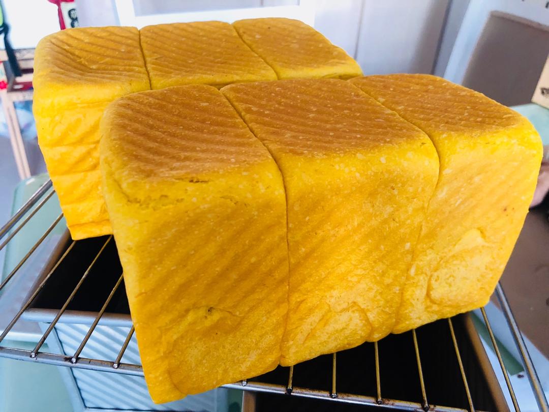 金灿灿的南瓜吐司，松软得没话说！