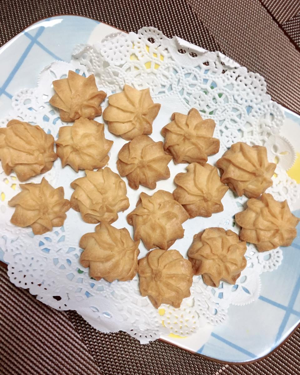 没有黄油也同样做出香酥不腻，花纹立体清晰的曲奇