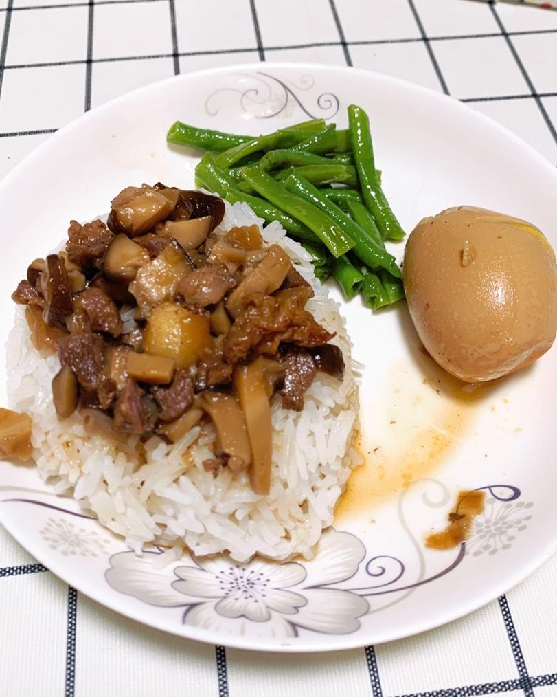 洋葱酥卤肉饭